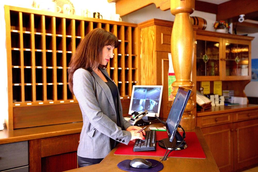 إيربورت هوتل فالدورف منطقة الاستقبال