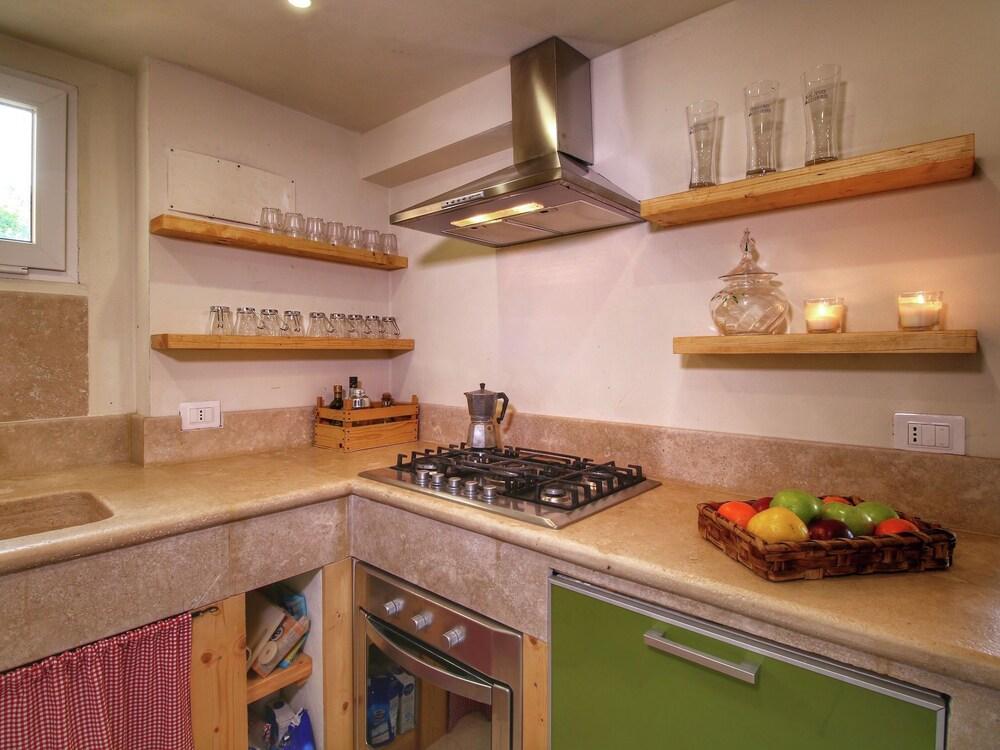لاكوريوس فيلا إن مونتي سان سافينو ويذ هوت توب