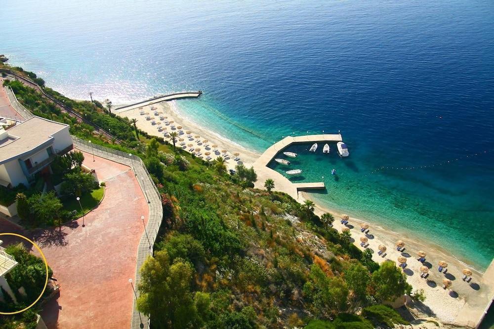 Seafront home 4' walk to private beach Aerial View