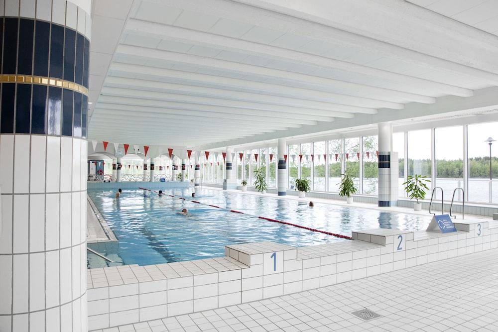 سبا هوتل كونونبايكا حمام سباحة مغطى