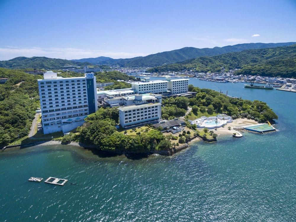 Toba Seaside Hotel