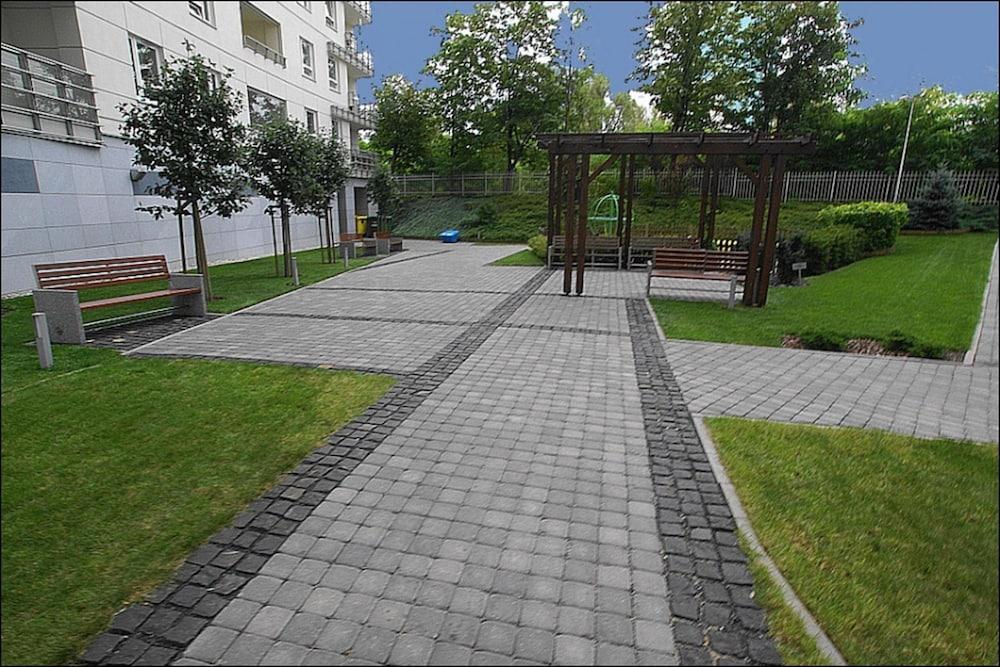 بي آند أو أبارتمنتس سلومينسكييجو 5 المنطقة الخارجية