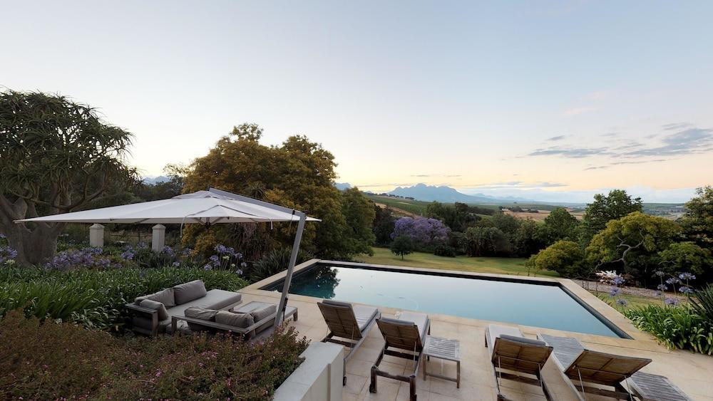 شوجر بيرد مانور آت بروتيا هايتس فارم