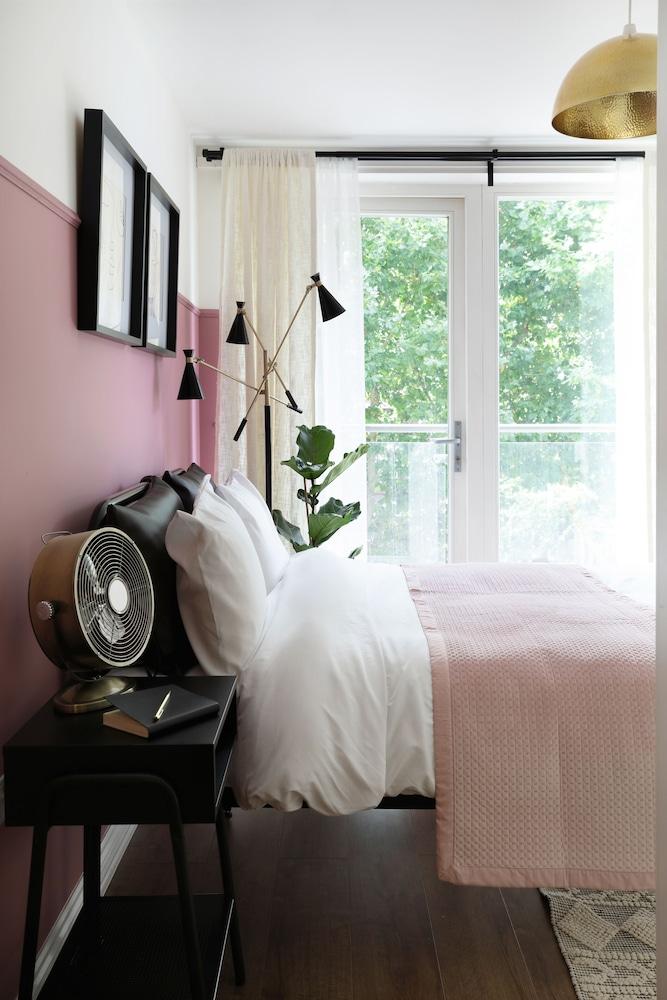 Nest Easy - Nine Elms Room