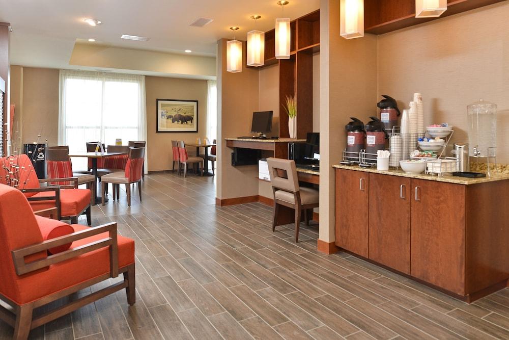 كمفورت إن آند سويتس أفيرا ساوث ويست منطقة الانتظار في الردهة