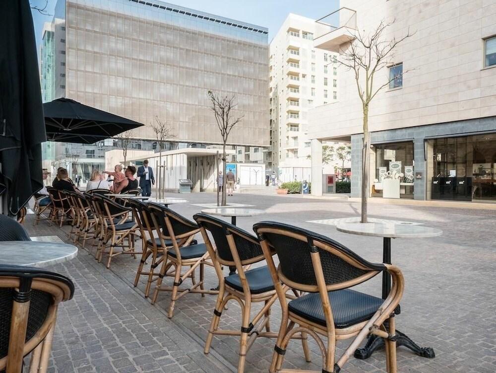 ماجيكال روف توب بنتهاوس، بست لوكيشن إن سلييما زحليقة مائية