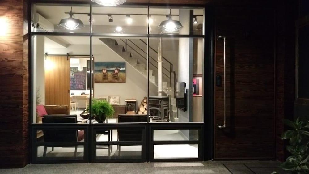 دبليو آند دبليو هاوس