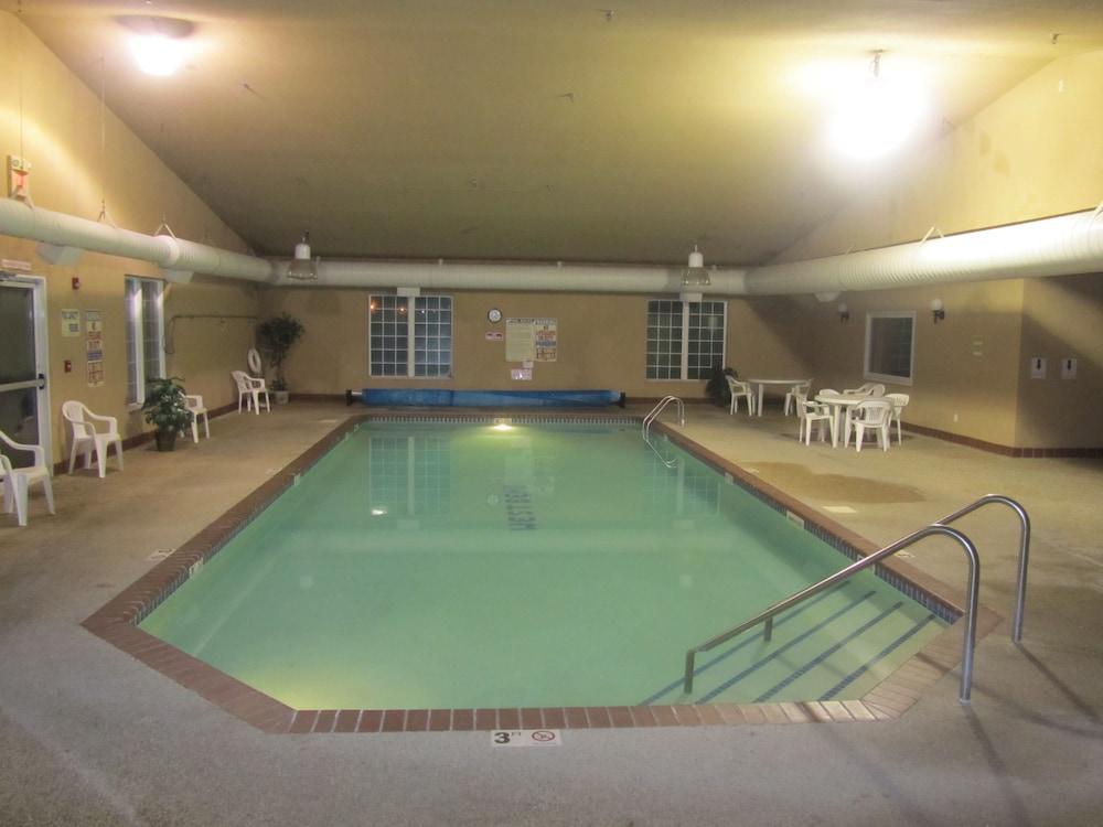 بارك فيو إن آند سويتس آند كونفرانس سنتر حمام سباحة مغطى