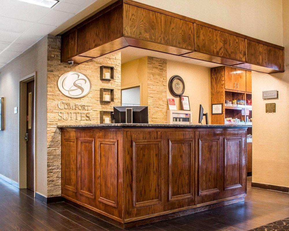 كومفورت سويتس مطار بافالو الردهة