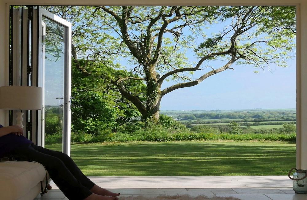 كاروي فارم هاوس