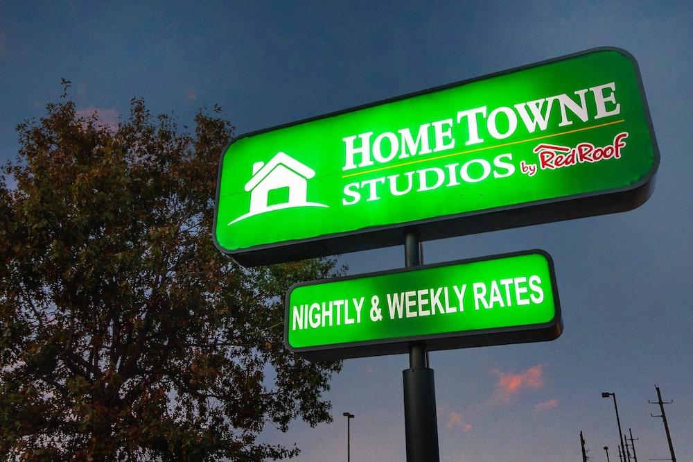 HomeTowne Studios by Red Roof Houston - West Oaks/ Energy Corridor Exterior