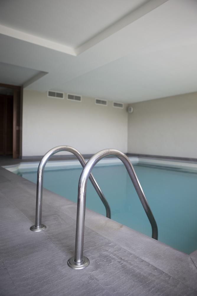 Suite & Pool Como Indoor Pool