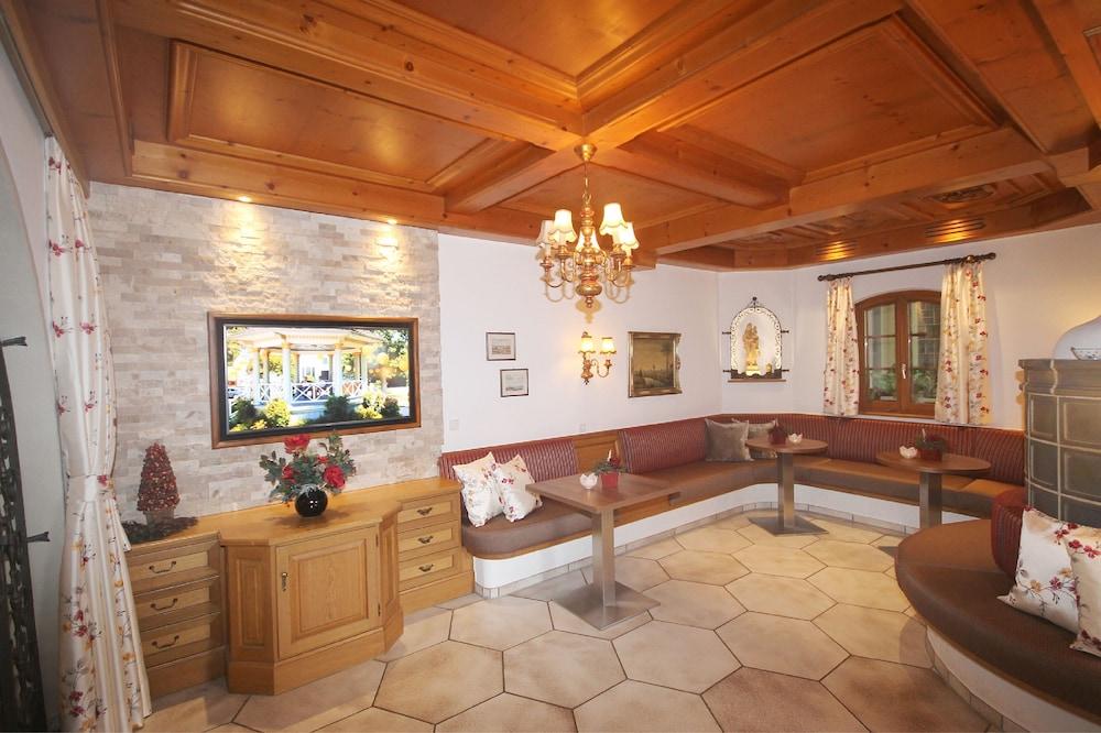 جينوس - أوند ويلنس هوتل بيرشر منطقة الجلوس في الردهة