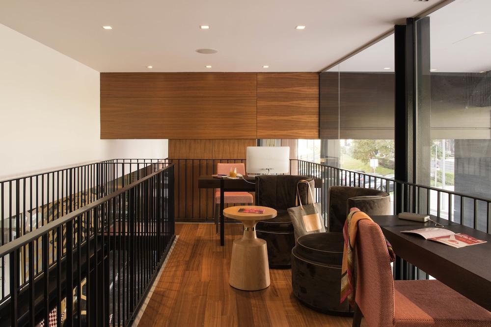 أبون ليسبون برايم هيزادينسيز منطقة الجلوس في الردهة