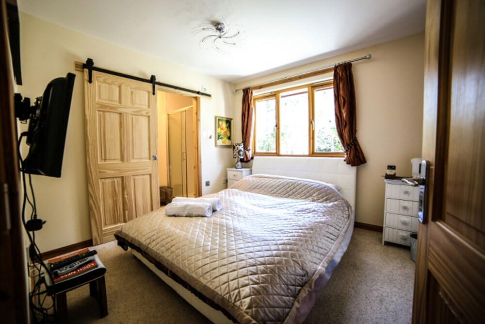 لوخ نيس بد آند بريكفاست أخرى