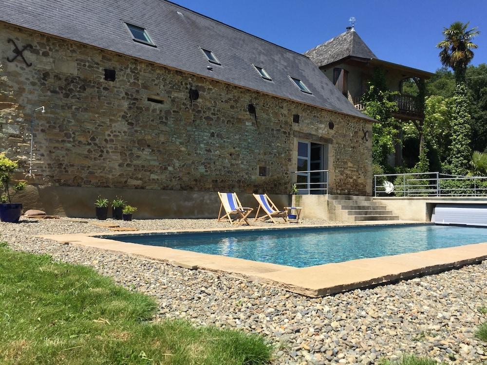 بي آند بي كيسون دورايد حمام سباحة مكشوف