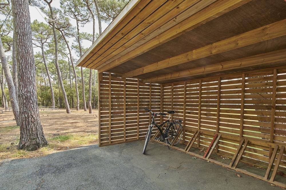 كلوب فاكونس بلو ليه جاردان آتلونتيك المنطقة الخارجية