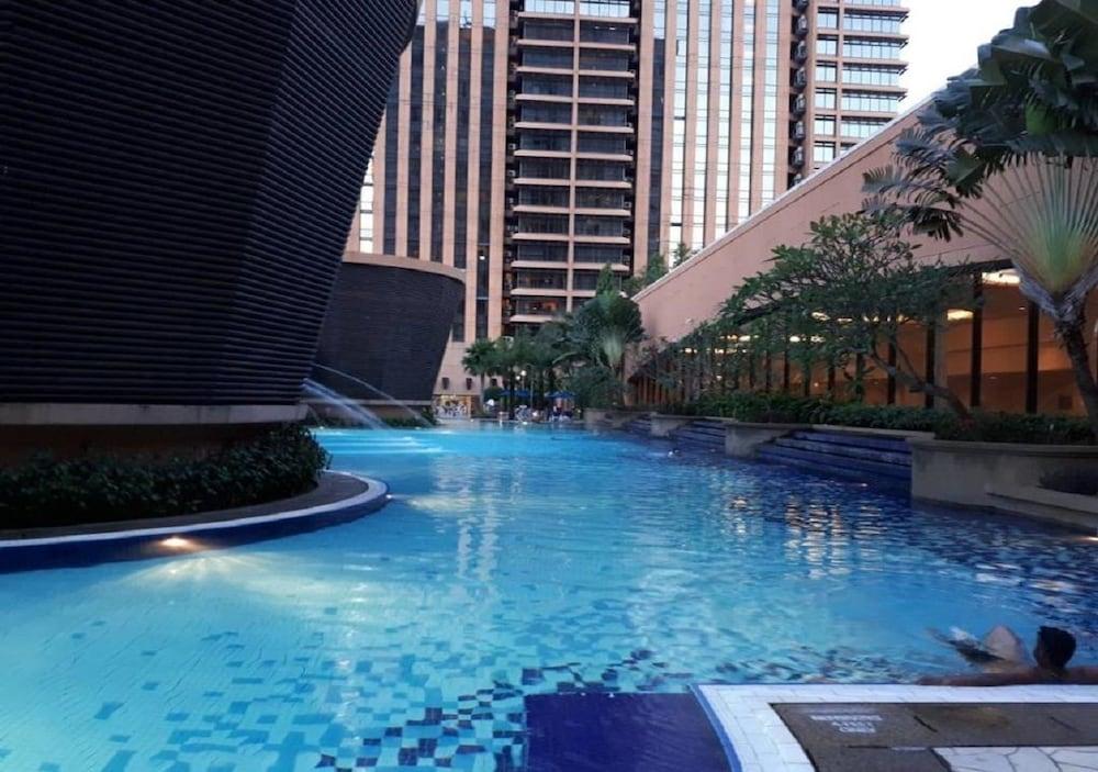 Rex Palace in Times Square Outdoor Pool
