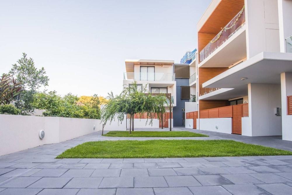 كوزي وان بد أبت كلوسيز تو أيربورت إن ارنكليف المنطقة الخارجية