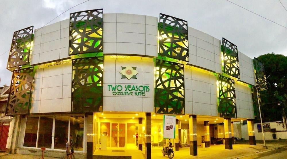 تو سيزونز إكزكيوتيف سويتس