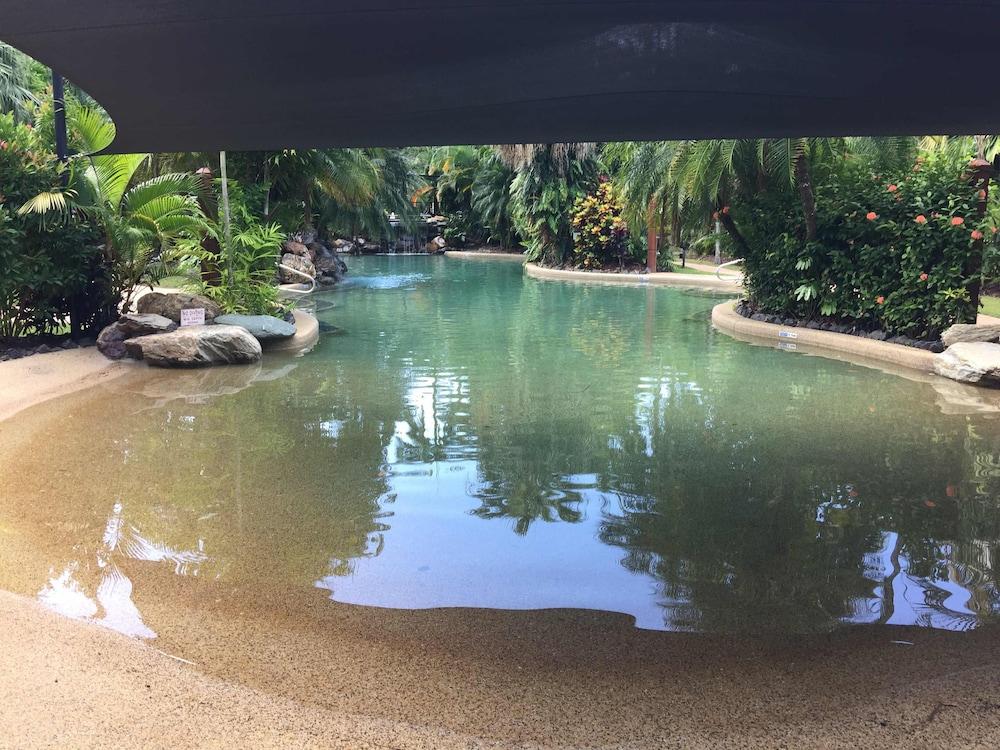 Cairns Golf Course Apartment