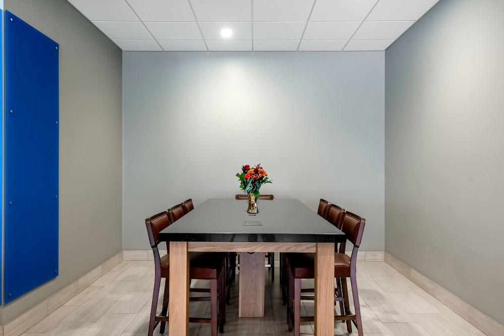 هوليداي إن إكسبرس آند سويتس سانتا آنا - أورانج كاونت ي باي آيتش جي المنطقة الخارجية