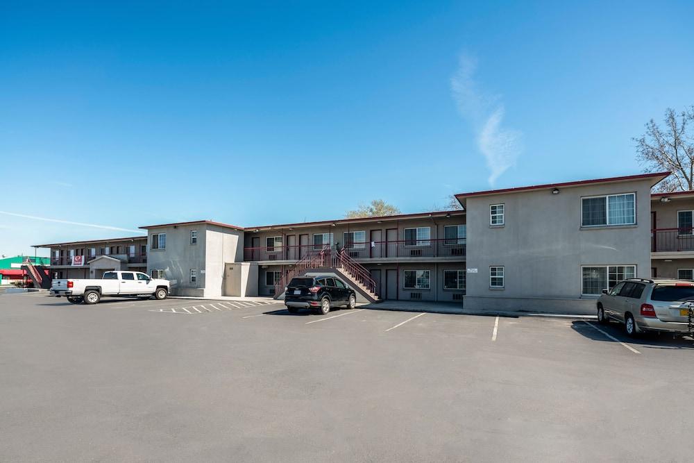 Econo Lodge Exterior
