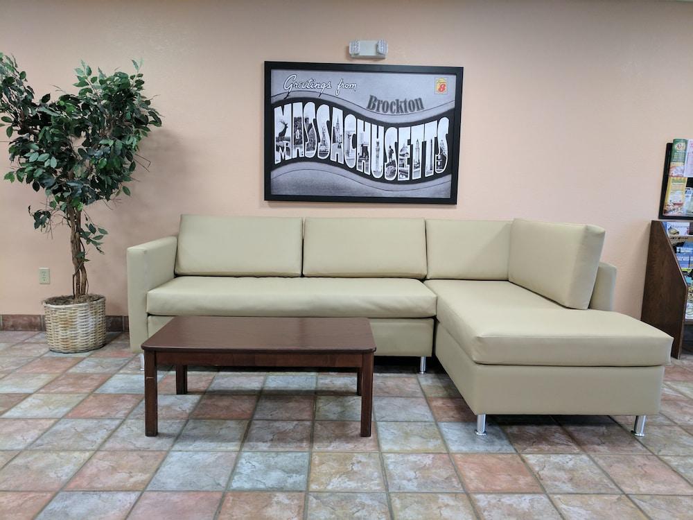Super 8 by Wyndham Brockton Lobby