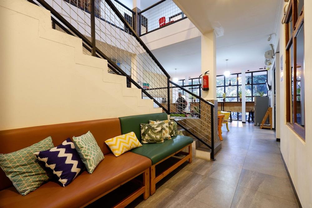 RedDoorz near Universitas Diponegoro 2 Lobby