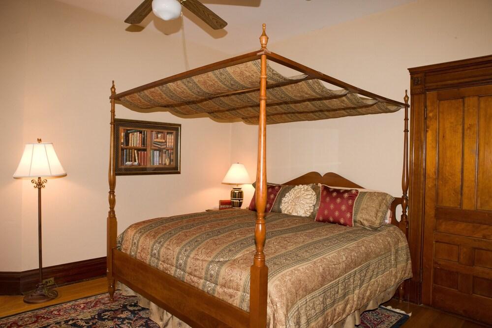 فيليب ويذ سميث بد آند بريكفاست أخرى