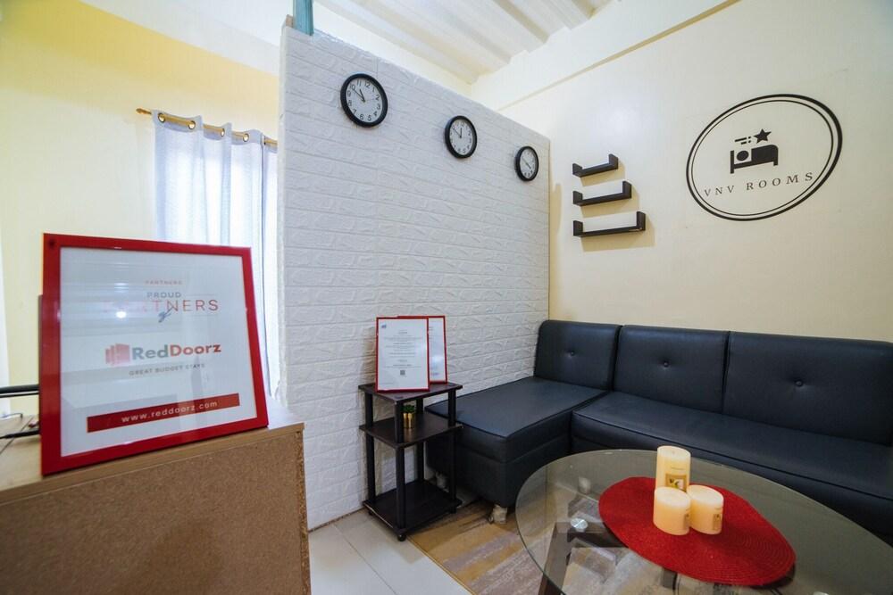 RedDoorz Plus near CK Square Cainta Lobby Sitting Area