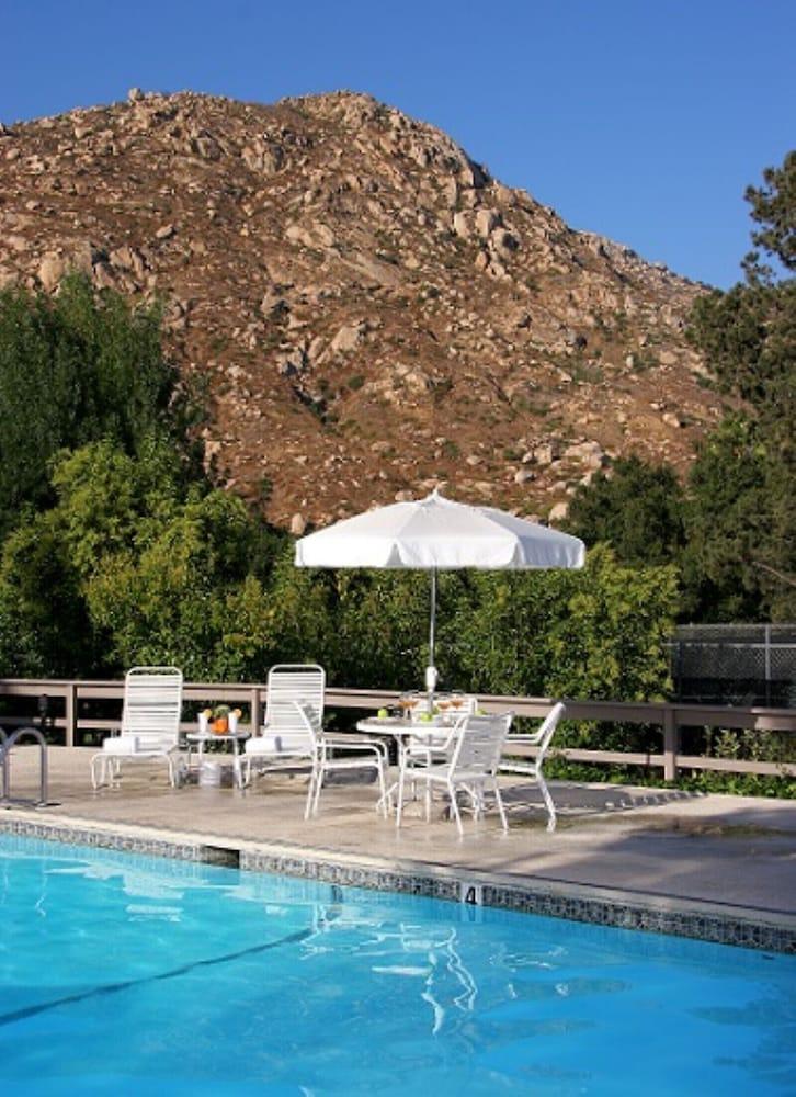 جيتاوايز آت سان دييجو كانتري إيستايتس حمام سباحة مكشوف