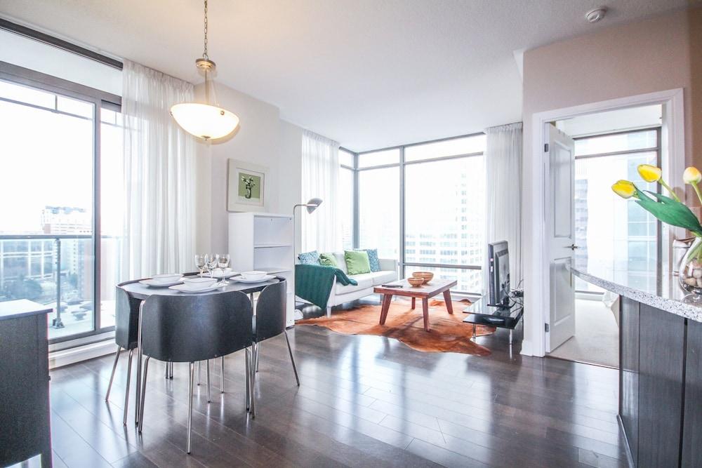 ساركار سويتس - يوركفيل