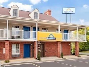 Days Inn by Wyndham Auburn