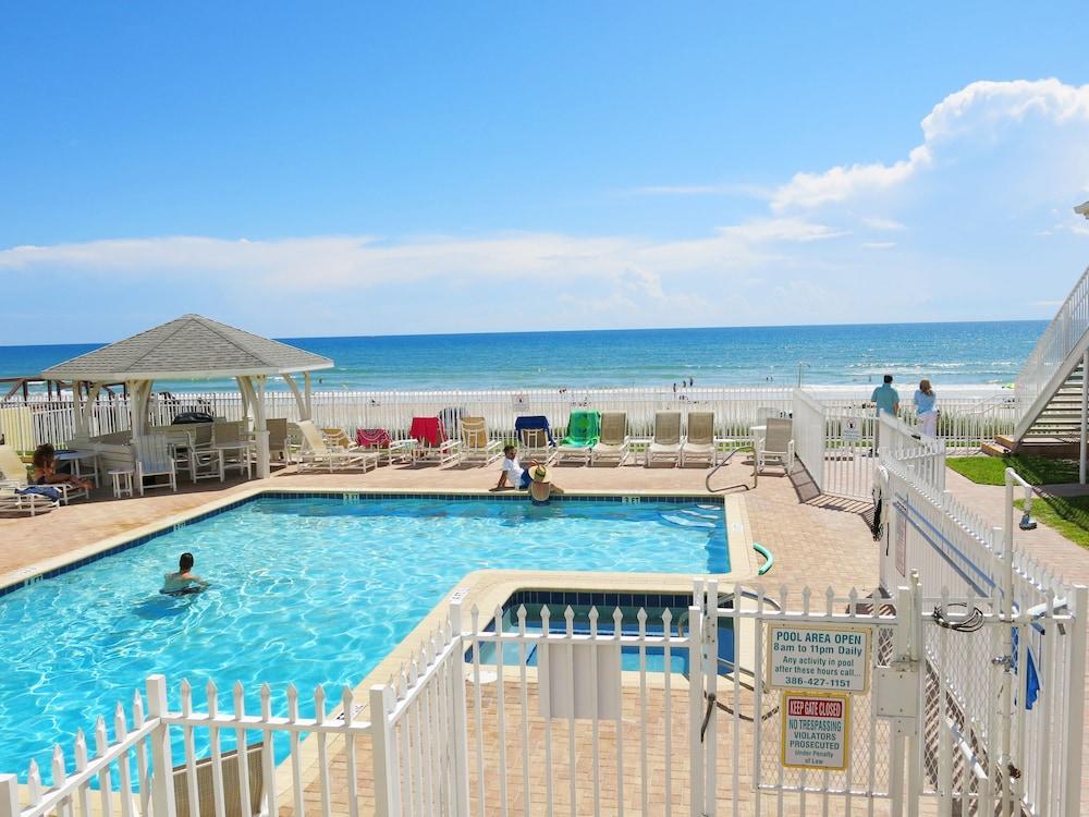 New Smyrna Waves by Exploria Resorts Outdoor Pool