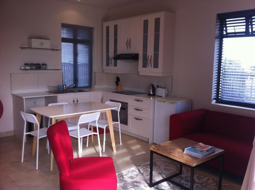 سانرايز آند سانسيت أبارتمنتس آت دوماين كولولييه منطقة المعيشة