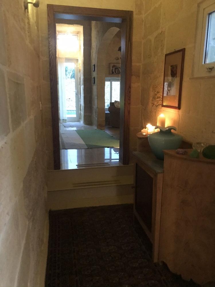 دار إل-هينا أورجاني بي آند بي الفندق من الداخل