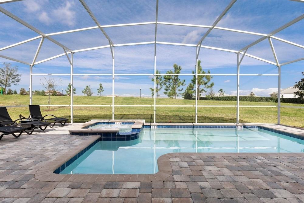 9 بد روم تشامبيونز جايت بول هوم حمام سباحة مغطى