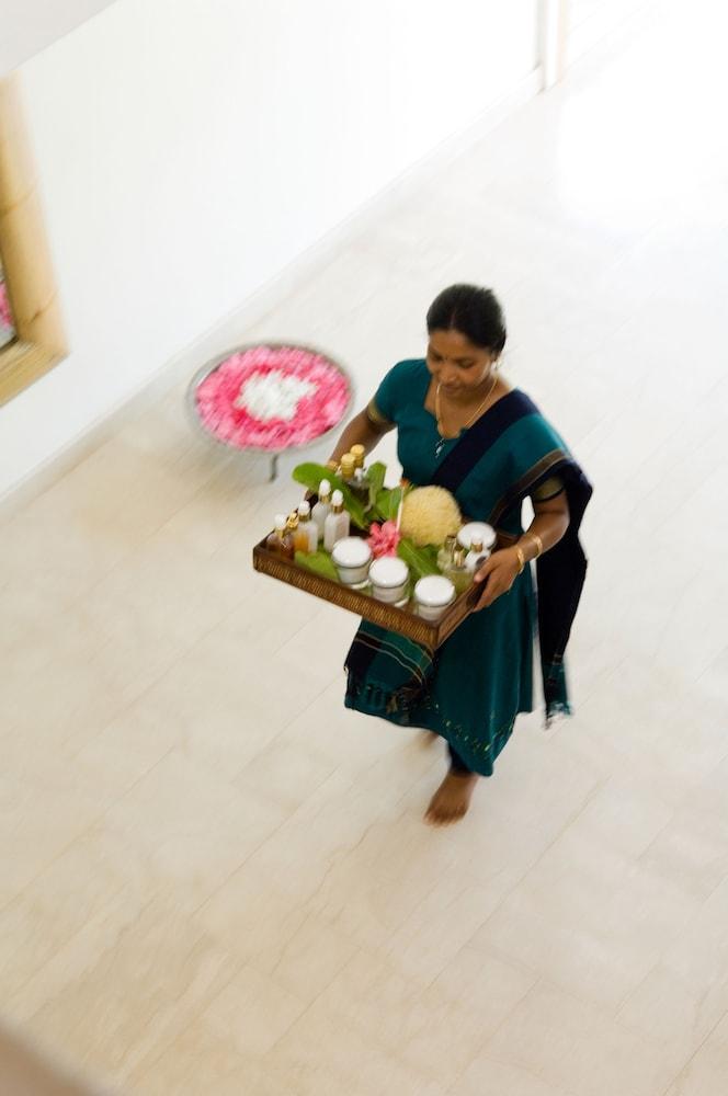 فيلا جويا هوم، ريستورانت آند سبا أخرى