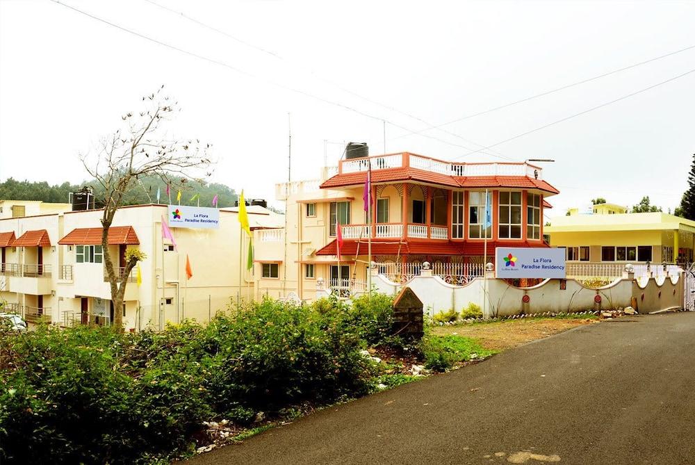 لا فلورا برادايس ريزيدينسي