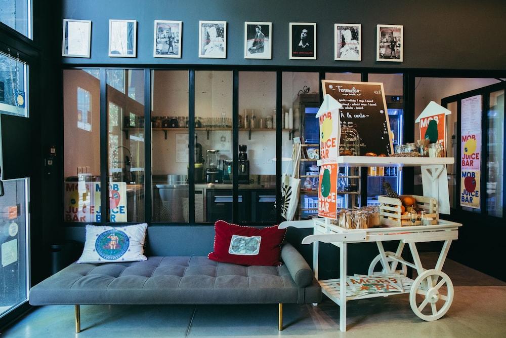 إم أو بي هوتيل ليون كونفلونس منطقة الانتظار في الردهة