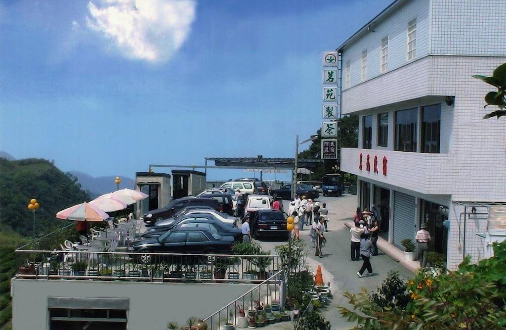 منج يانج بد آند بريكفاست الصورة الأساسية