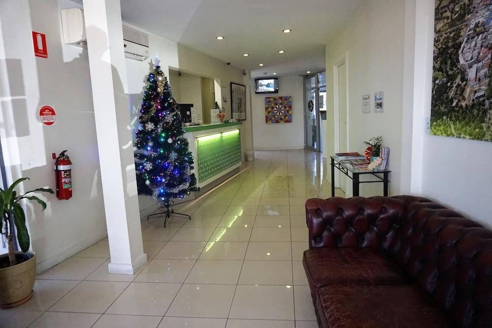 Jacksons Motor Inn Lobby Sitting Area