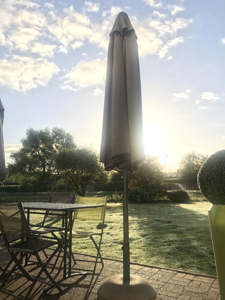 فندق بريت جنوب روون / فال دو روي المنطقة الخارجية