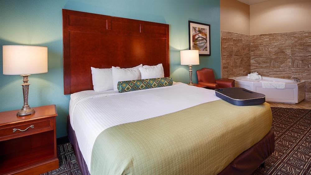 بست ويسترن بلس موناهانز إن آند سويتس غرفة