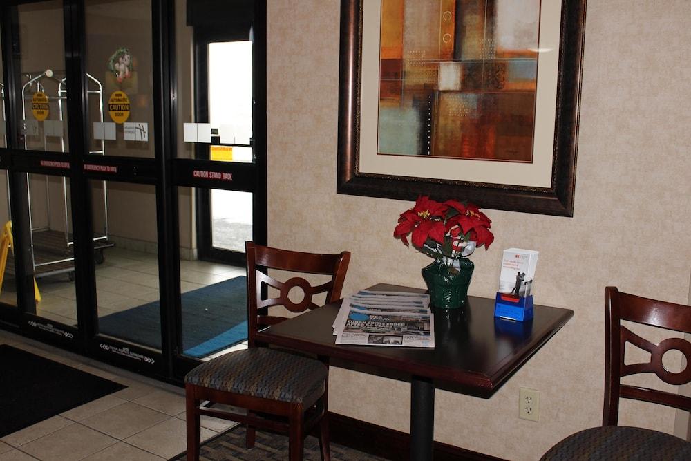 هوليداي إن إكسبرس كانساس سيتي ليبيرتاي باي آيتش جي الردهة