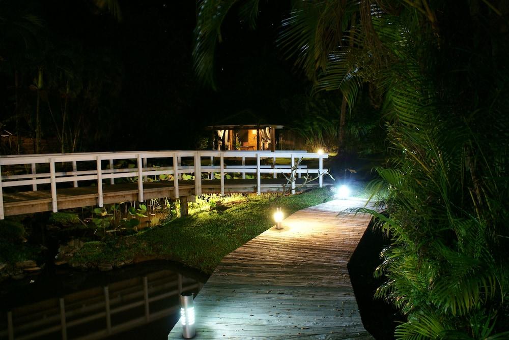 Muri Beachcomber Property Grounds
