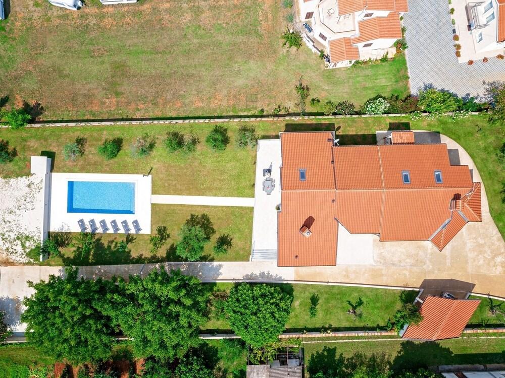 Single Storey Villa for 4 Persons with Private Pool near Pula & Beach Exterior