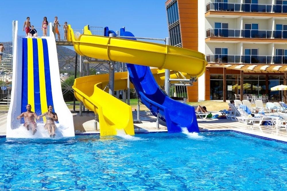 جومولدور ريزورت هوتل - شامل جميع الخدمات حمام سباحة