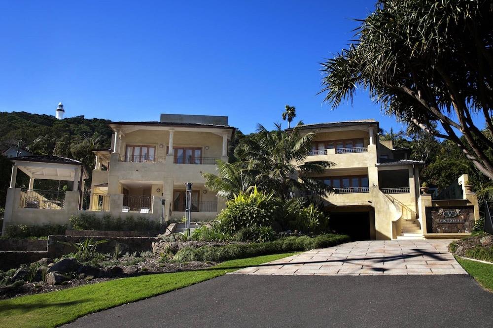 فيكتورياز آت واتيجوس